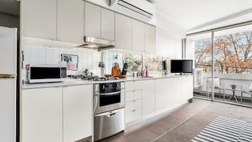 Fridge, microwave, oven, stovetop