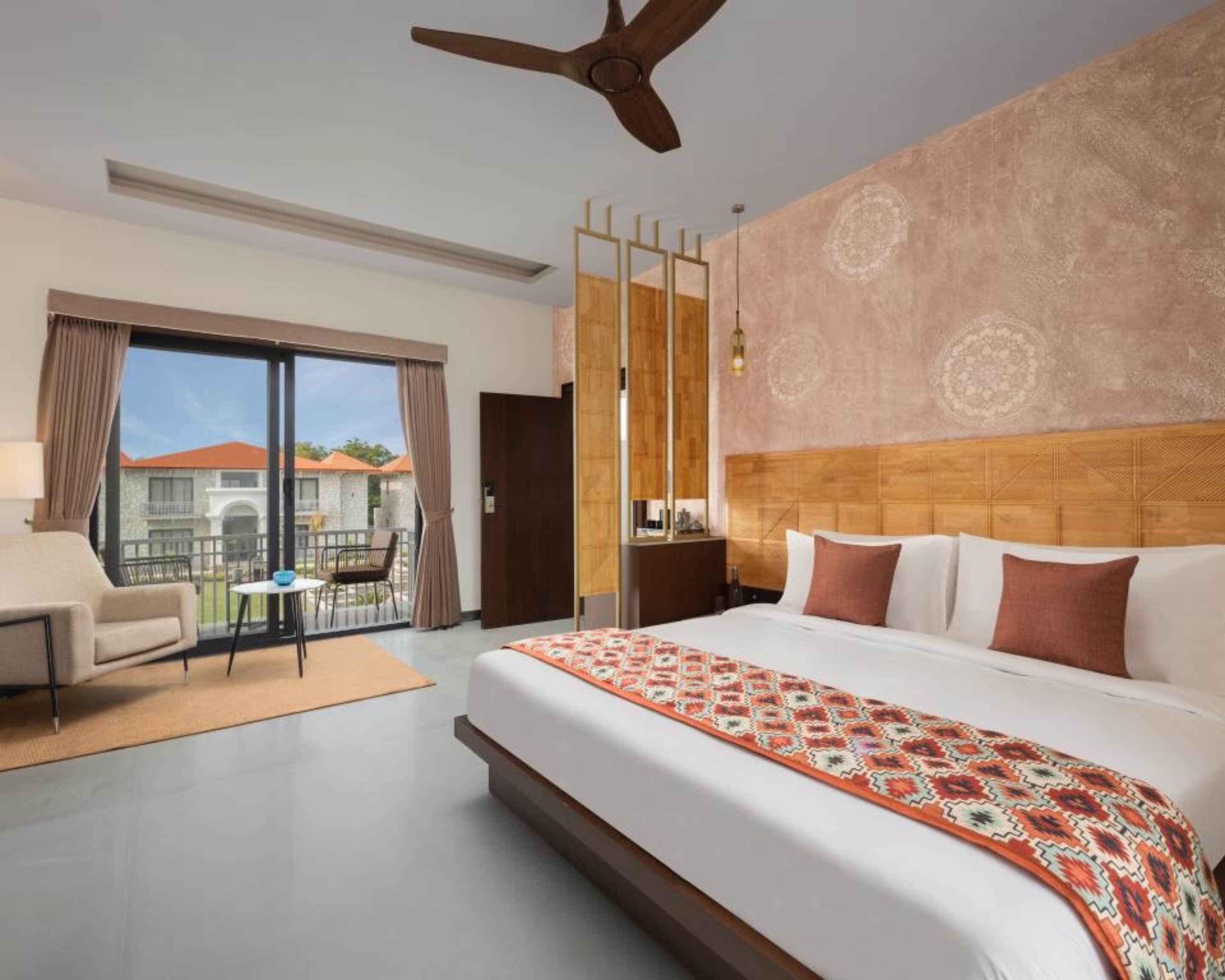 Premium kamer, niet-roken (Aravali View) | Een minibar, een kluis op de kamer, individueel gedecoreerd