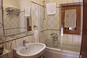 Boblebadekar, hårtørrer, bidet
