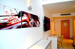 办公桌、隔音、免费 WiFi