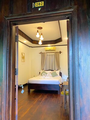 Cortinas blackout, tabla de planchar con plancha y wifi gratis 