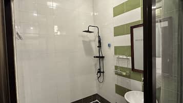 Standard Triple Room | Bathroom | Hair dryer, slippers