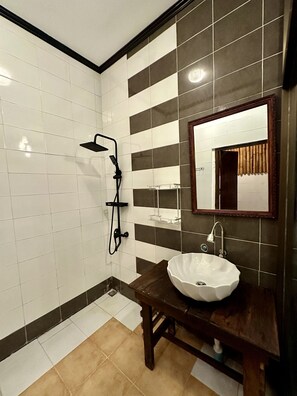 Chambre Double | Salle de bain | SĂšche-cheveux, chaussons