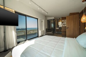7 bedrooms, desk, iron/ironing board, travel cot - Villa Nivo: Wellness & Recreation Resort by etouri (Rethymno)