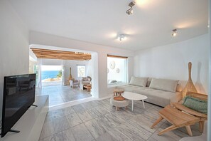 Smart-TV, Kamin, Stereoanlage