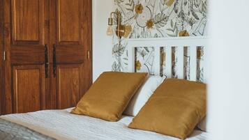 2 bedrooms, travel cot, free WiFi