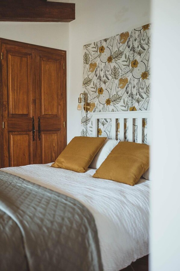 2 bedrooms, travel cot, free WiFi