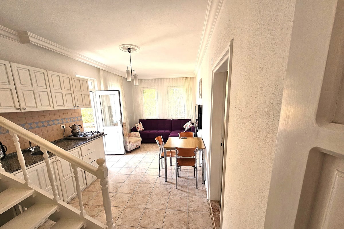 Dúplex Confort | 1 habitación, minibar, decoración personalizada y muebles diferentes