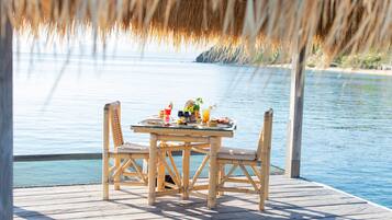 Daily cooked-to-order breakfast (IDR 150000 per person)