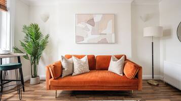 Superior One Bedroom Apartment | Living area