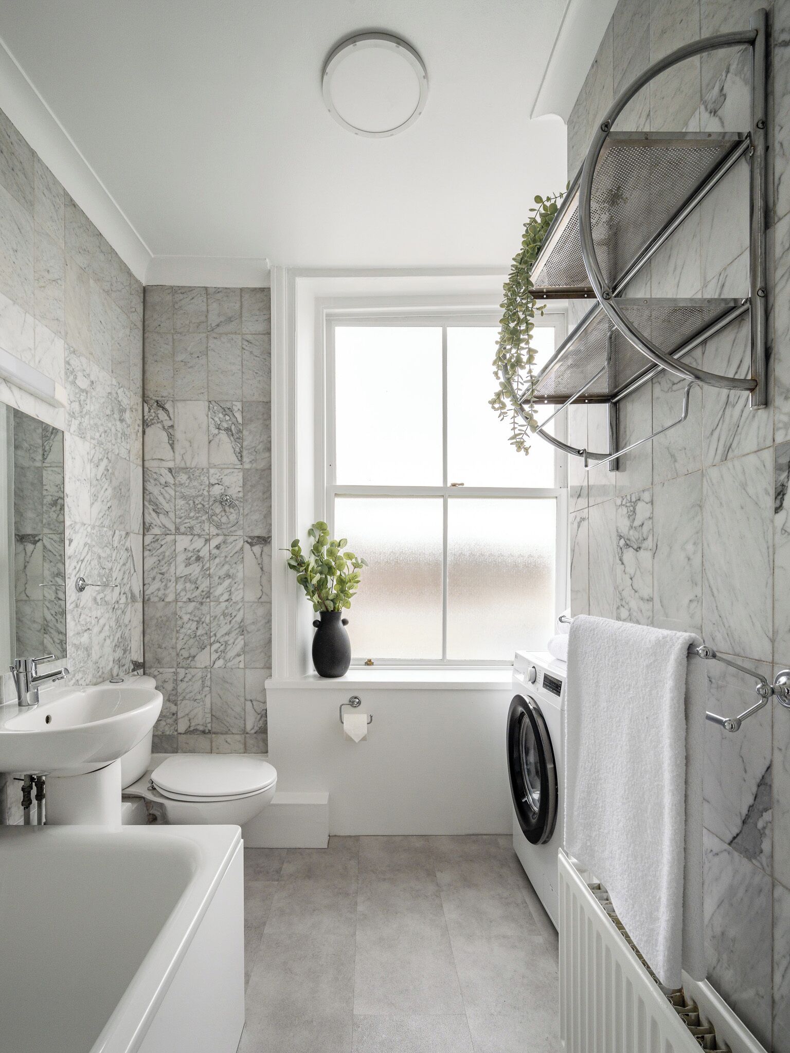 One Bedroom Apartment Superior | Bathroom