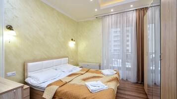 Studio | Desk, laptop workspace, free WiFi, bed sheets