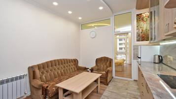 Studio | Living area | Flat-screen TV