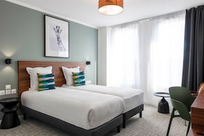 开间, 2 张单人床 | 客房内保险箱、办公桌、笔记本电脑工作区、遮光窗帘