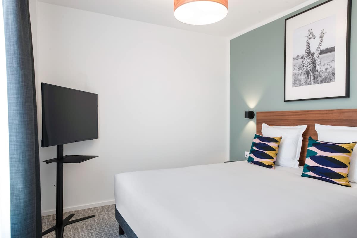 Family Apartment | 1 bedroom, in-room safe, desk, laptop workspace