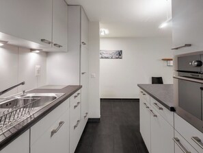 Kühlschrank, Kochgeschirr/Geschirr/Besteck