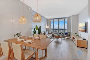 Interior - Amazing View + Pool + Gym + 2 Bedrooms (Hallandale Beach)