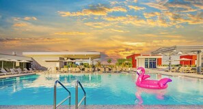 Pool - Modern Resort, Rooftop Pool –Walk to Beach (Hollywood)