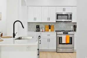 Refrigerador, microondas, horno, lavavajillas