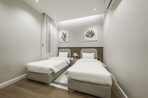 Apartment, 3 Bedrooms | 3 bedrooms, individually decorated, individually furnished