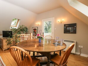 Dining - The Barn at Westhall Cottage (Burford)