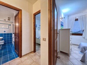 2 makuuhuonetta, silitysrauta/-lauta, ilmainen Wi-Fi, vuodevaatteet