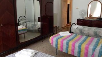 6 Schlafzimmer, Schreibtisch, Bügeleisen/Bügelbrett, kostenloses WLAN