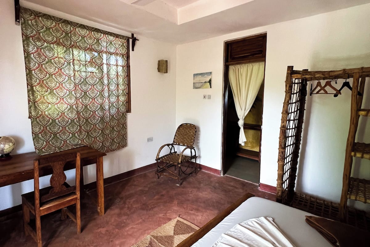 Standard Room | Peti besi dalam bilik, meja, ruang kerja komputer riba, Wi-fi percuma 
