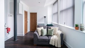 Unclassified image, 2 of 14, button - Modern Central Liverpool Apartment with Balcony (Liverpool)