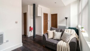 Unclassified image, 5 of 14, button - Modern Central Liverpool Apartment with Balcony (Liverpool)