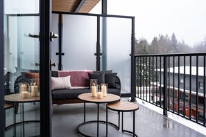 Property grounds - Top Floor Mountainside Condo at Mackenzie Plaza (Revelstoke)