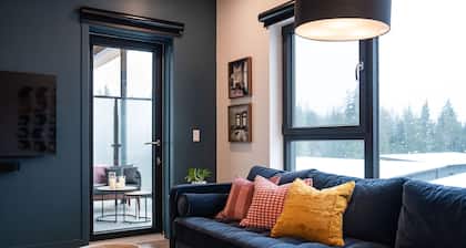 Top Floor Mountainside Condo at Mackenzie Plaza