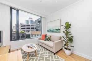 Studio, 1 Bedroom, City View | Living room