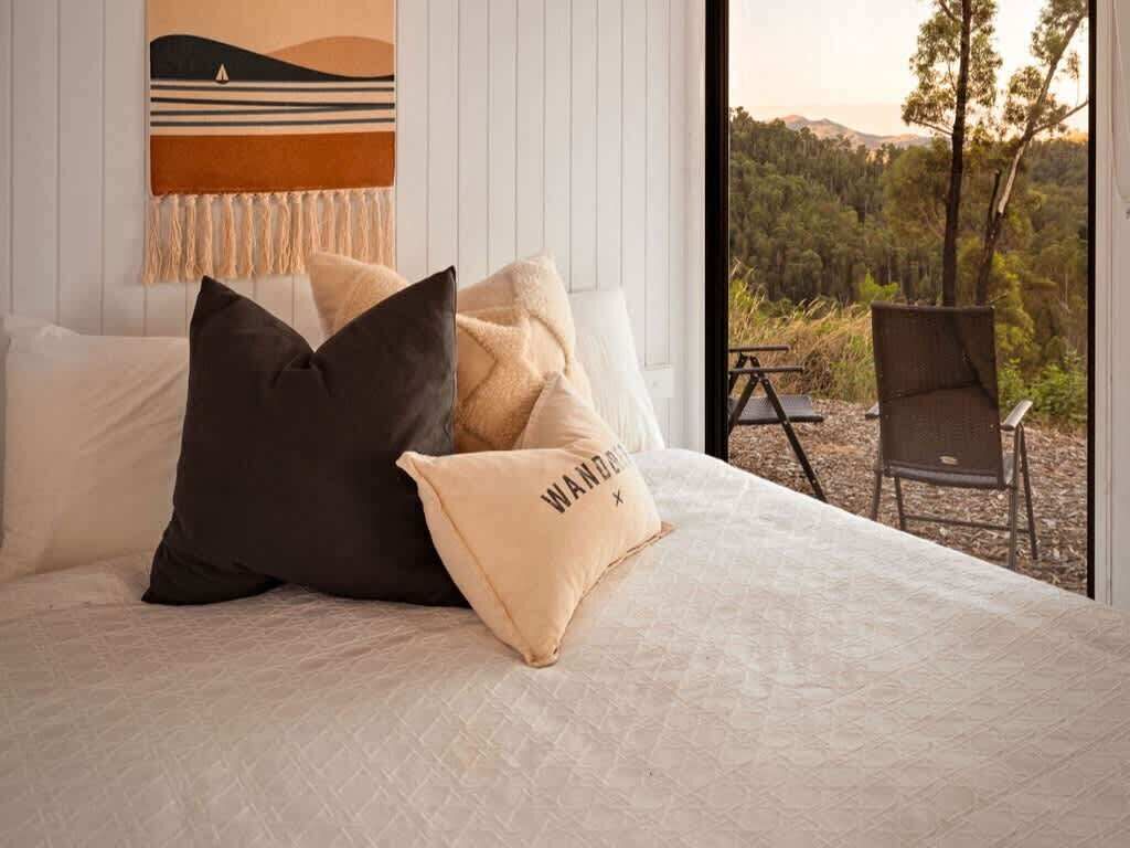 1 bedroom, bed sheets