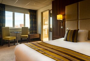 Basic Double or Twin Room | Hypo-allergenic bedding, desk, laptop workspace, free WiFi - Hotel Ambassadeur (St. Clement)