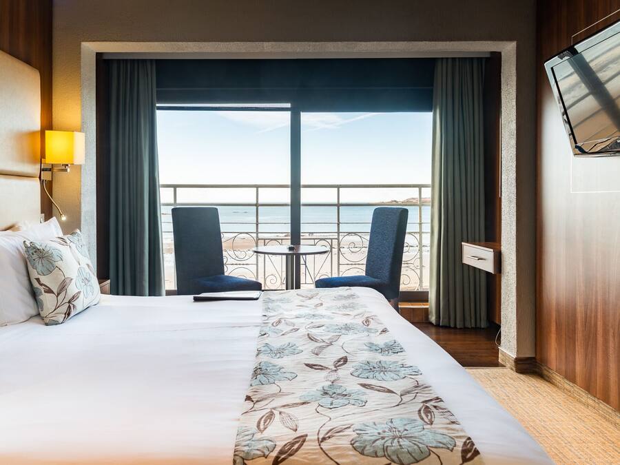 Chambre panoramique double ou avec lits jumeaux | Literie hypoallergénique, bureau