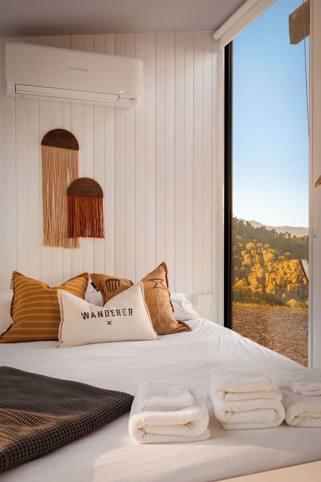 1 bedroom, bed sheets