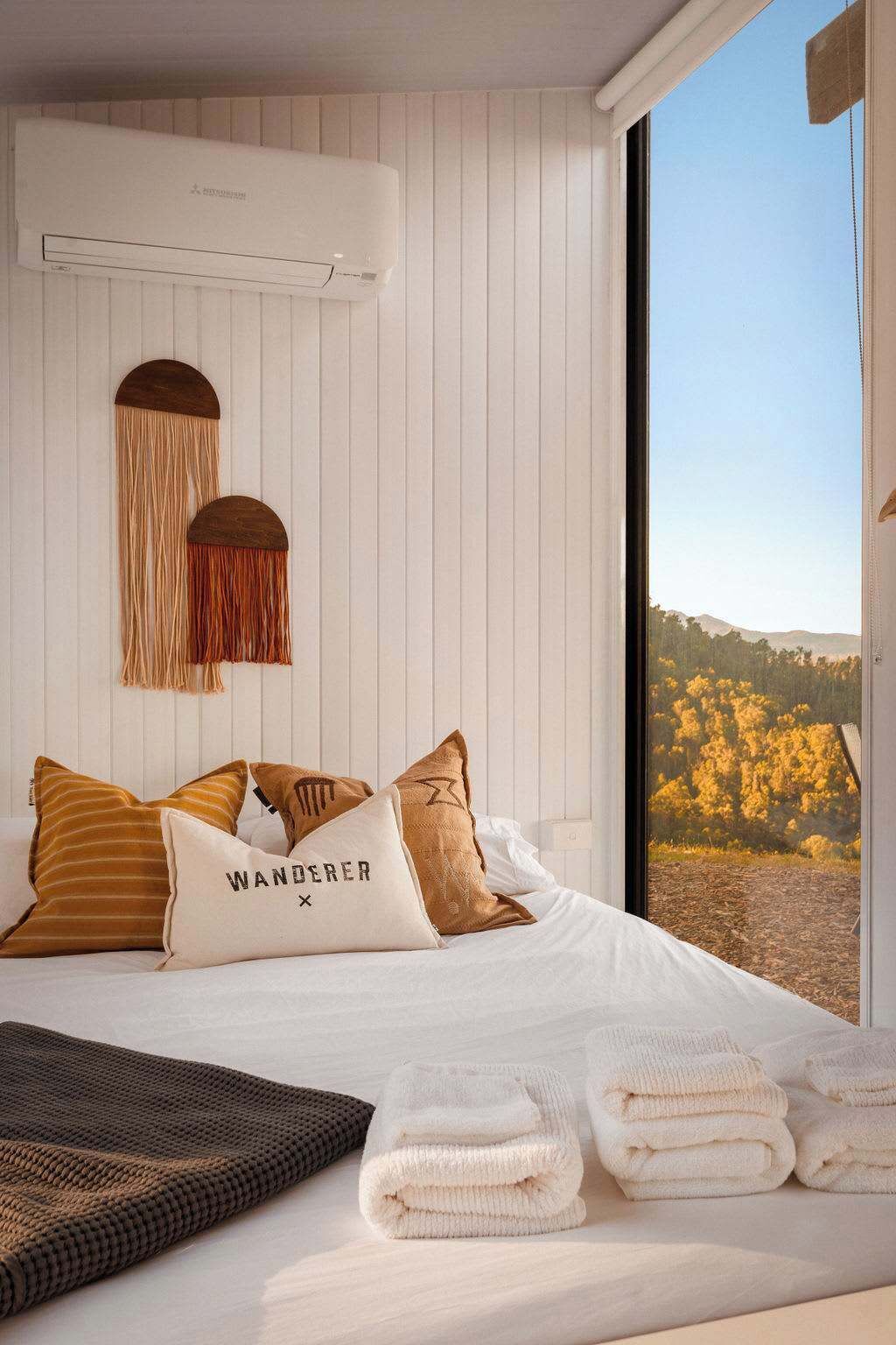 1 bedroom, bed sheets