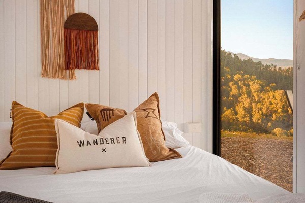 1 bedroom, bed sheets