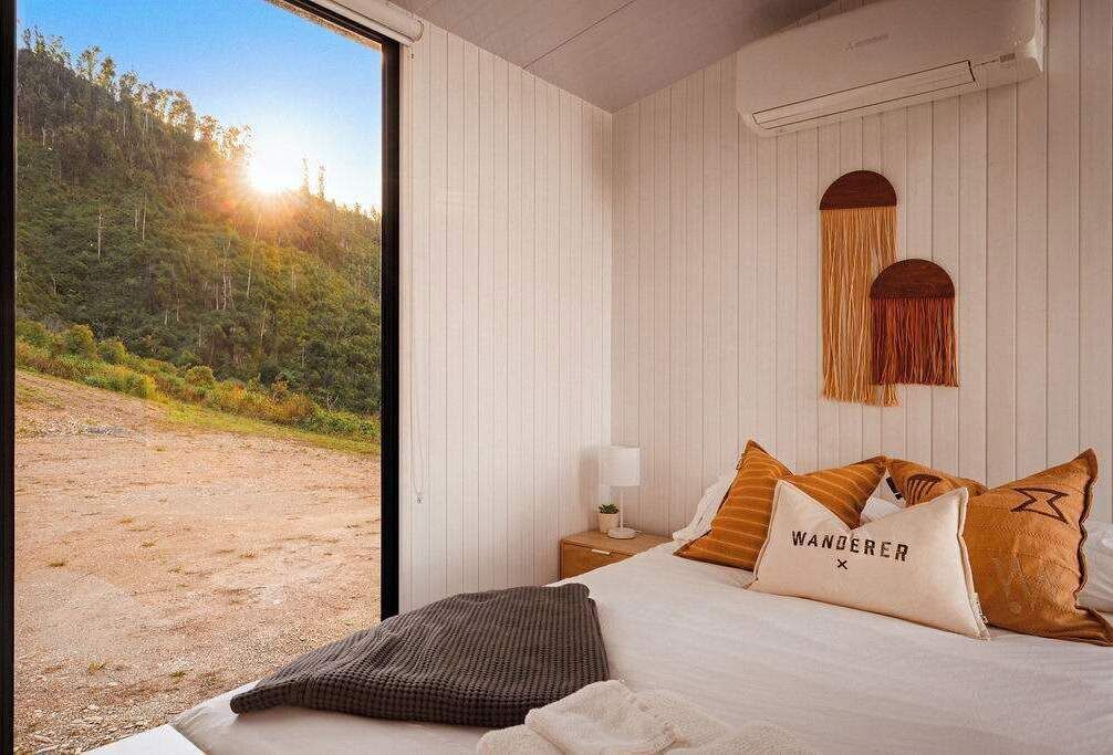 1 bedroom, bed sheets