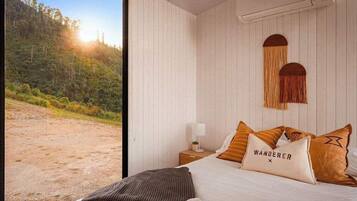 1 bedroom, bed sheets