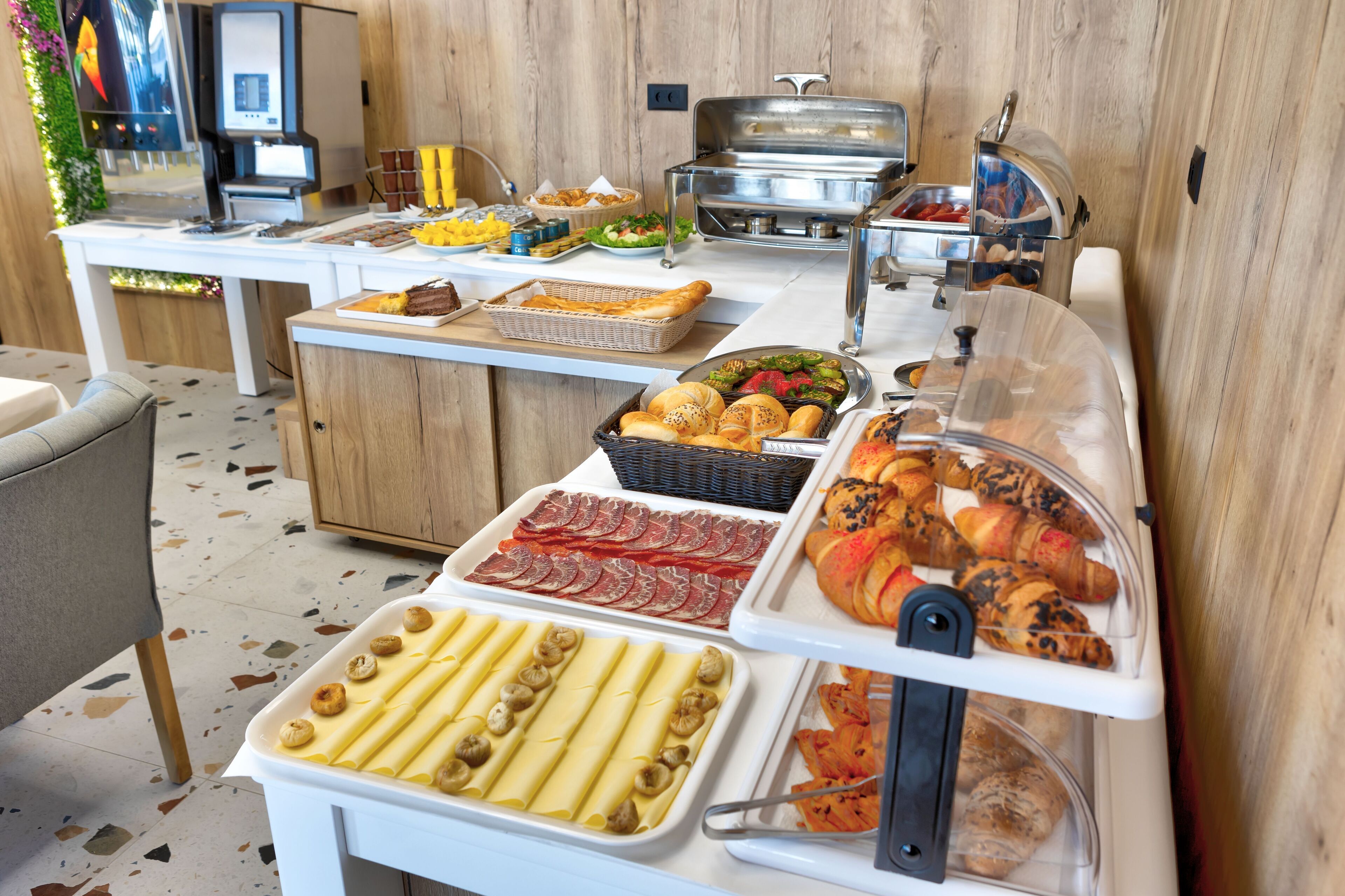 Free daily continental breakfast 