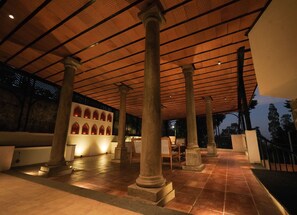 Traditional Condo | Terrace/patio