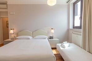 Hypo-allergenic bedding, down duvets, minibar, in-room safe - Hotel Delle Civette (Rome)