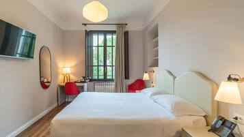 Literie hypoallergénique, couette en duvet d'oie, minibar