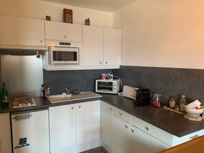 Kühlschrank, Mikrowelle, Ofen, Toaster