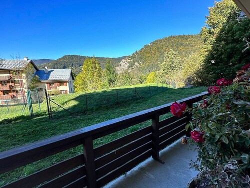50m² Apartment for 6, West-Facing Balcony, Villard-de-Lans