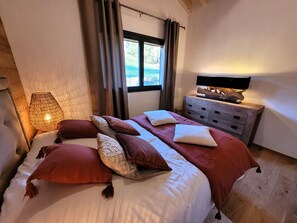 3 Schlafzimmer, Schreibtisch, Bügeleisen/Bügelbrett, kostenloses WLAN