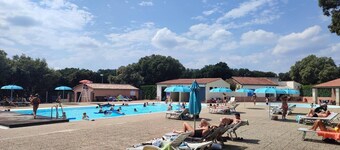 Mobil-home Dans Petit Camping Tranquil. Calme, Ombragé et Nombreuses Activités