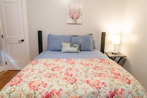 2 bedrooms, desk, iron/ironing board, travel crib - Bluebird Bungalow- In Town- Pet Friendly- (Red Lodge)